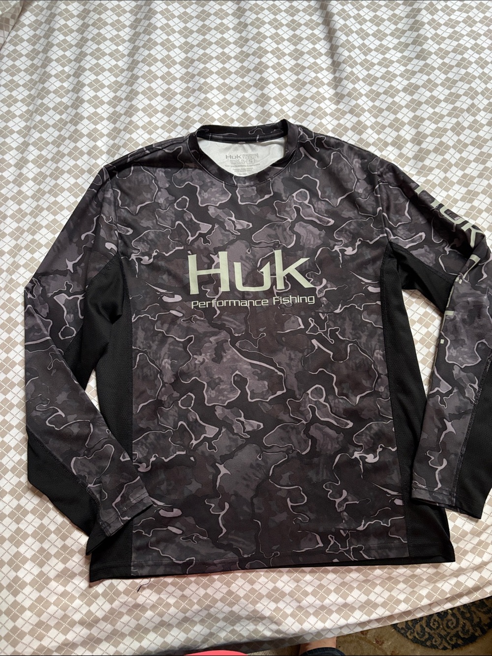 Huk Men's Long Sleeve Camo Performance Shirt - Black